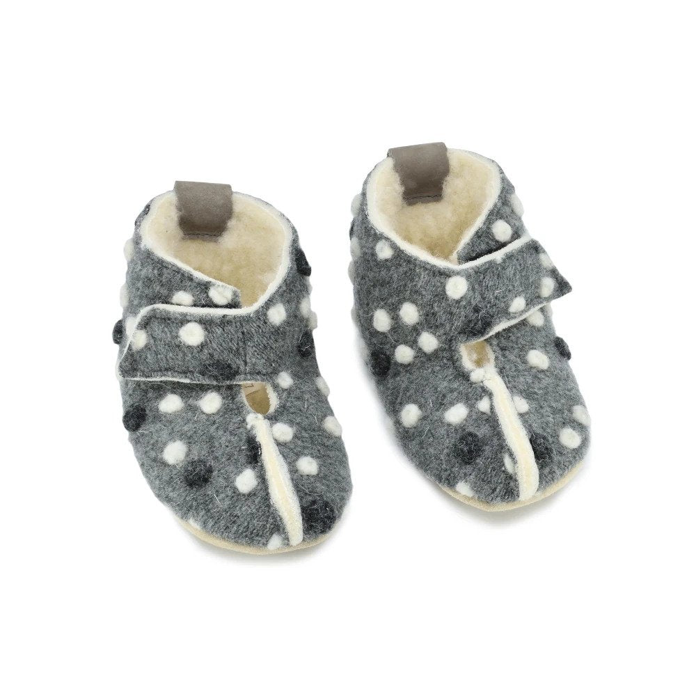 3. Pair of KAKU kids' slippers in dotted grey, highlighting wool lining and adjustable fit