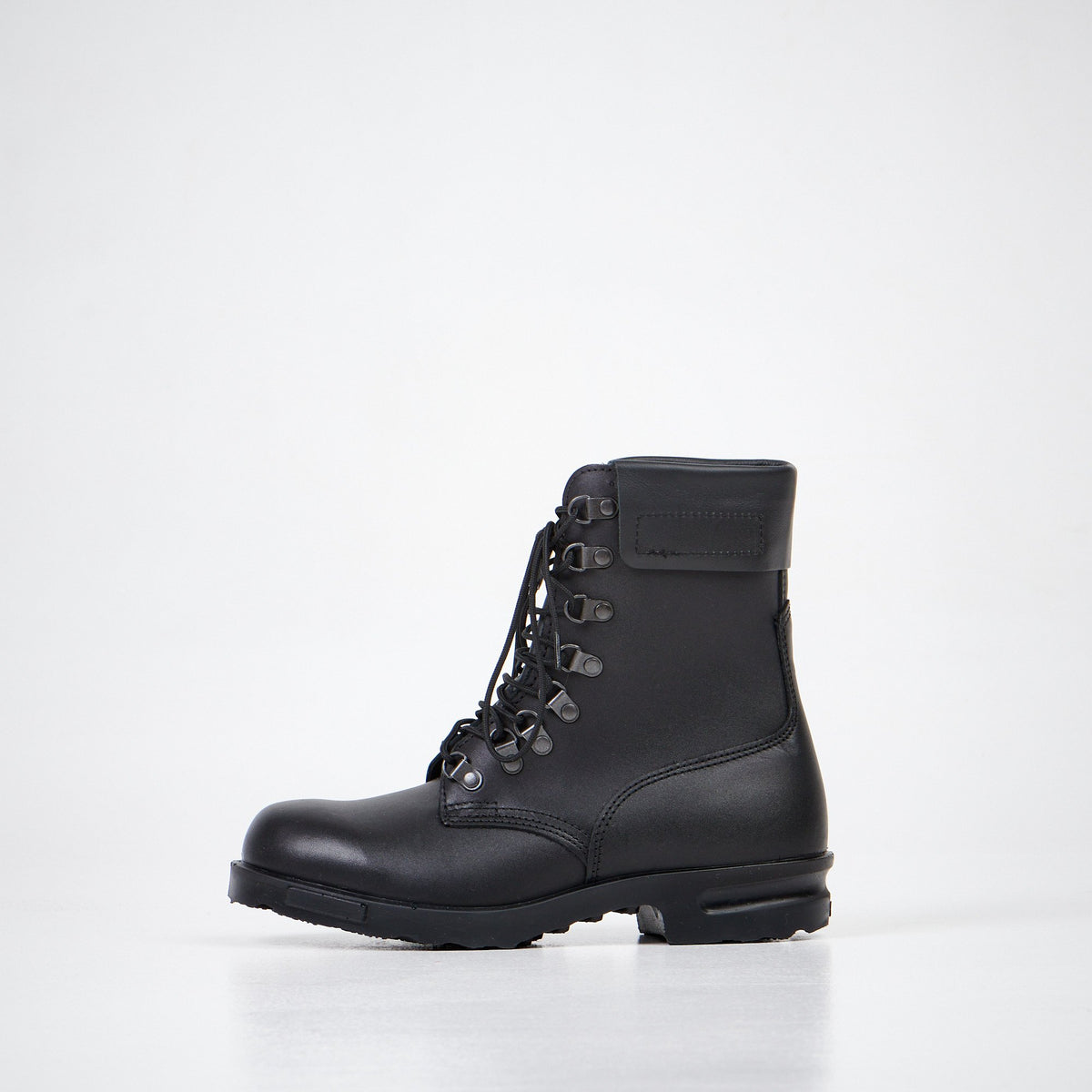 6. Side profile of Samelin Hawk Pilot Boots, emphasizing military-inspired style