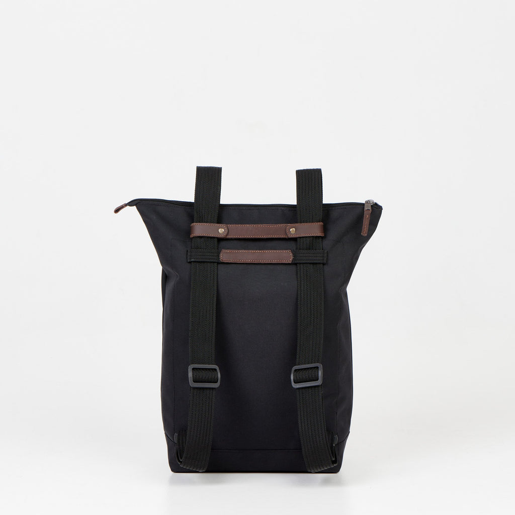 1. Black multifunctional 3in1 bag by Noel shown as a backpack in studio setting
