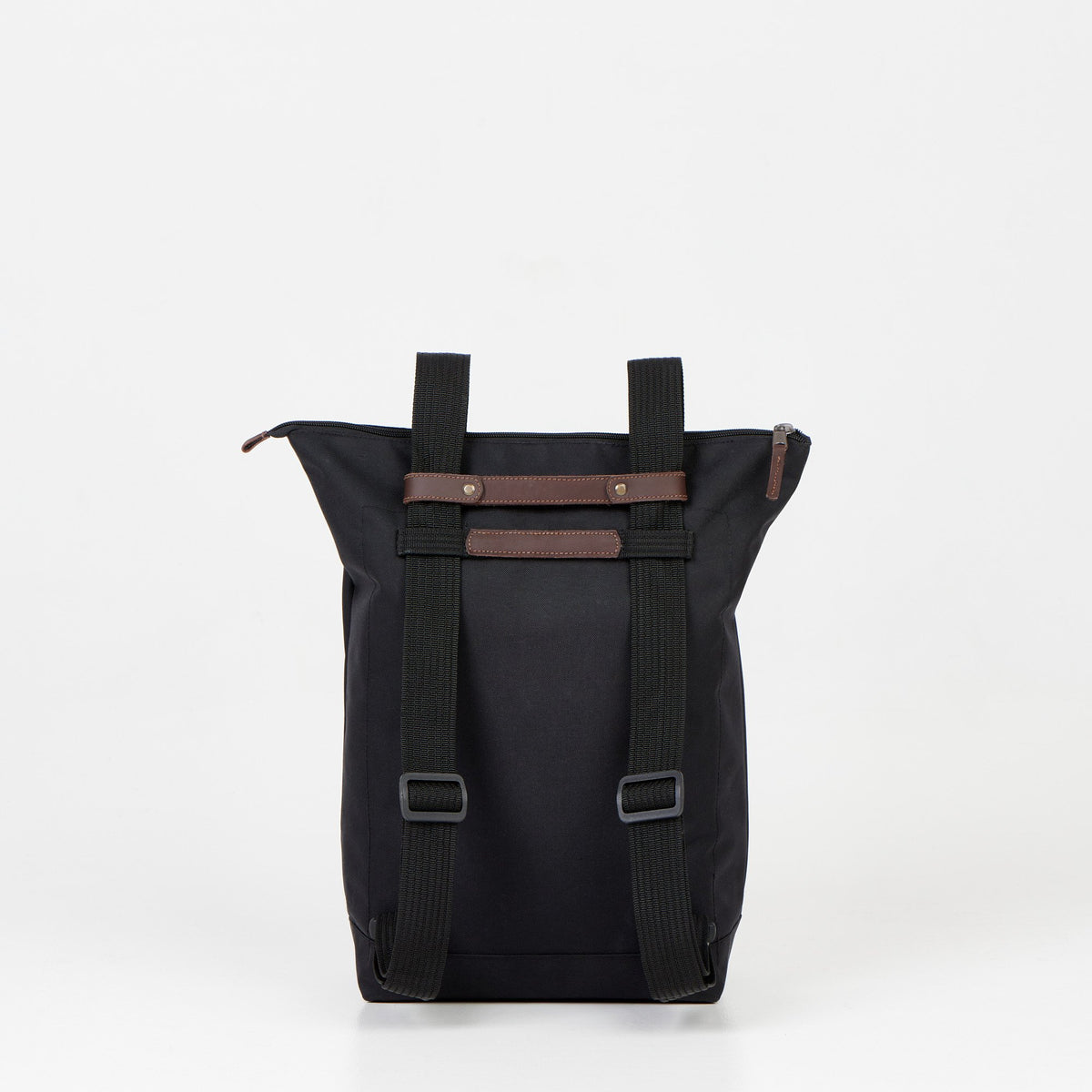 1. Black multifunctional 3in1 bag by Noel shown as a backpack in studio setting
