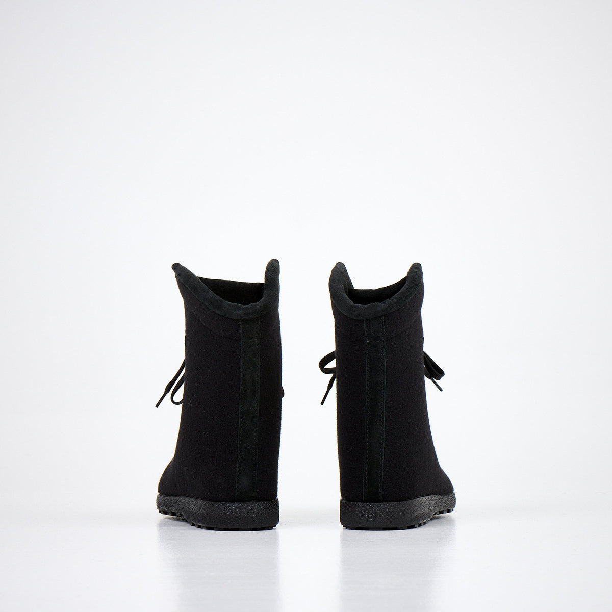 2. Back view of Nesna Lobben black felt boots, highlighting non-slip soles and wool felt material