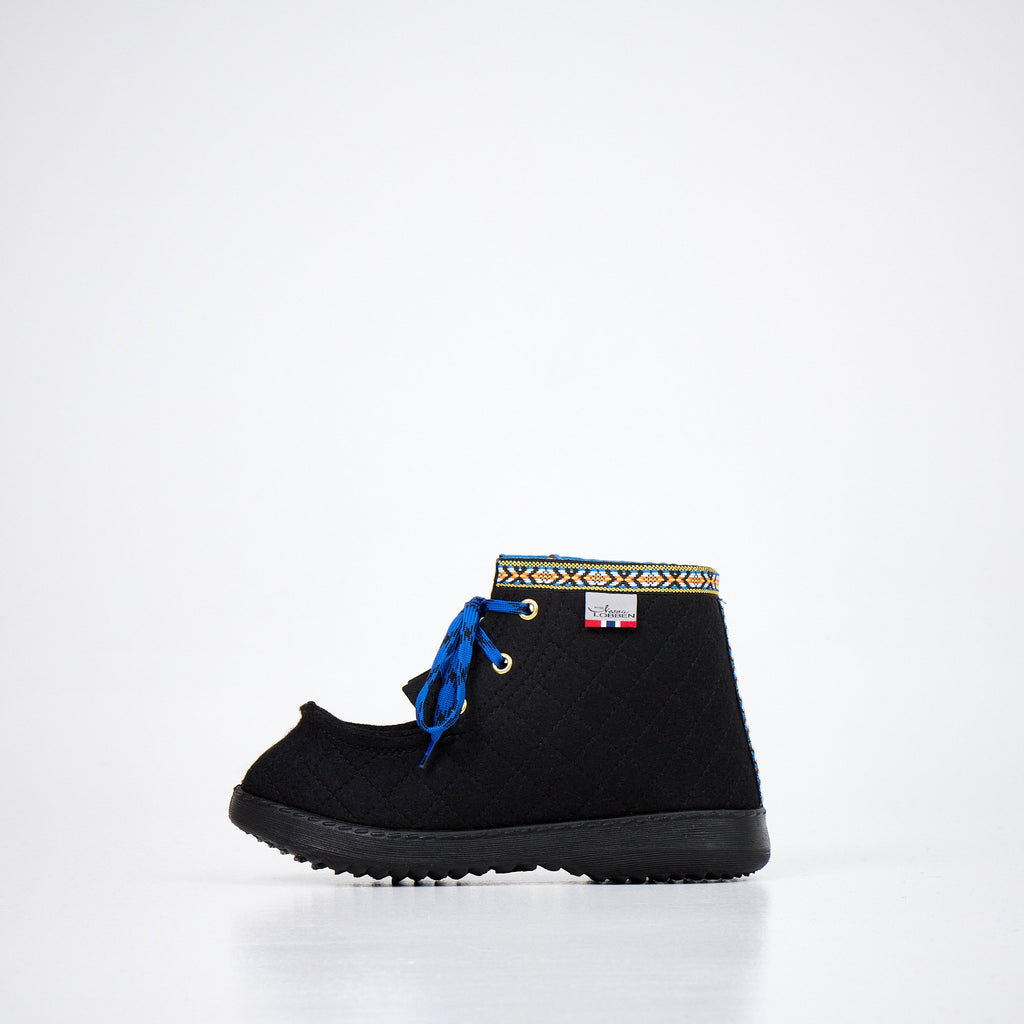 4. Side view of Nesna Lobben black felt boots with blue laces and patterned trim, highlighting polyurethane sole and wool material