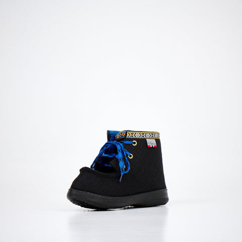 2. Front view of Nesna Lobben black felt boots with blue laces and decorative trim, highlighting wool material