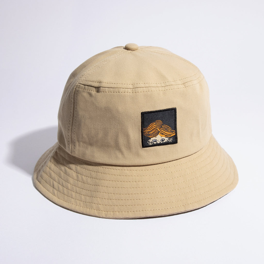2. Studio shot of Pippi Longstocking beige bucket hat by NordicBuddies, front view with logo