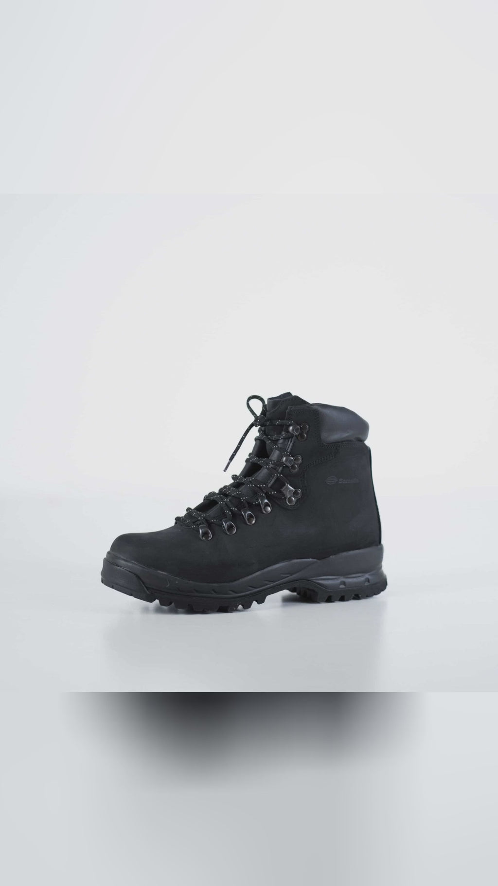 🥾 All-black, all-weather.
#Samelin 5531 with waterproof nubuck + TOPAZ and grippy #Vibram sole.

EU 36–48. Runs large—size down.
-10% code SOCIAL10

Shop: https://nooredx.ee/products/5531-black-hiking-boots
#NooredX #Boots #HikingBoots #MadeInEurope #Europe