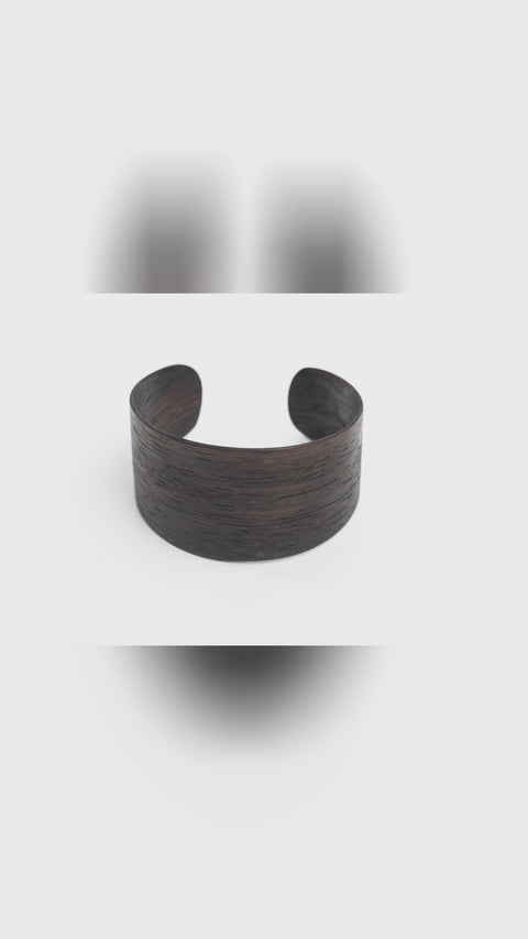 🌿 What if your boldest bracelet was grown, not mined?



Meet Woody in Ebony by #Lentsius. Handcrafted in Tartu from upcycled ebony veneer, featherlight yet structured with rich wood grain you can almost feel.

Minimal, Scandinavian, and eco minded. Sizes S to L, 7 to 9 g light, 3.8 cm wide for a clean statement that plays nice with tees or tailoring.

Ready to swap steel for something real? Tap for details, save for gifting, link in bio. #bracelet #sustainablefashion #EstonianDesign