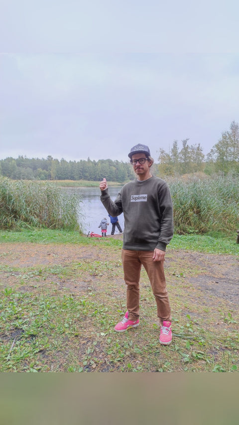 🧵 What if your go-to layer was actually handprinted art? Khaki, comfy, and cut a touch longer for an easy drape. The HeavyMental Supleme Sweatshirt is a soft 280 g cotton blend built for city days and gym warmups. Handprinted in an Estonian studio, every logo lands uniquely. European craft, zero fuss, maximum wear. Sizes S to 3XL ready, get yours via link in bio. Save for your weekend rotation Activewear Menswear EstonianMade