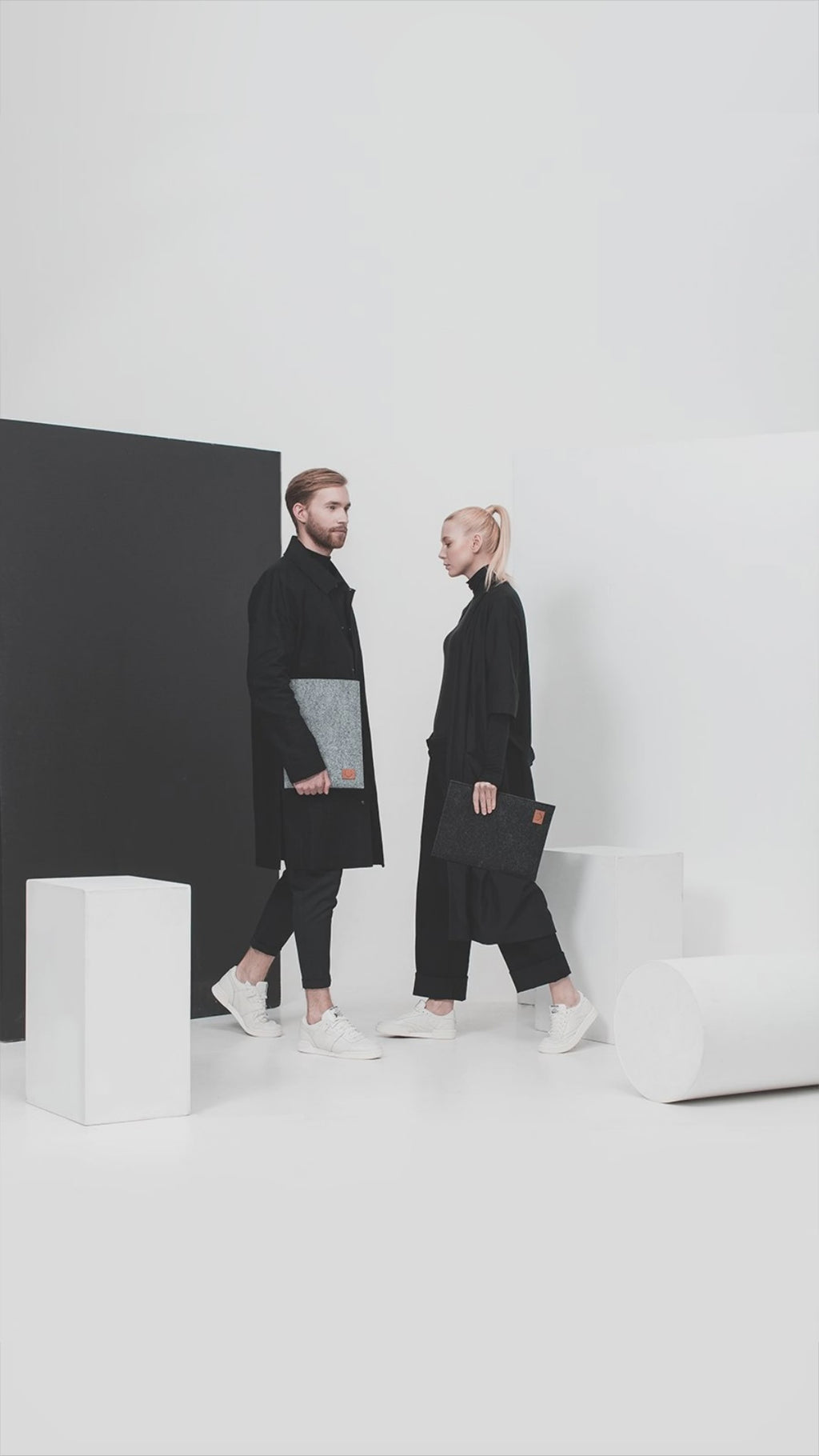 Explore the sustainable style of Nordhale! 💼 With a minimalist touch, the Bodem 13' Laptop Sleeve keeps your device secure and stylish. Eco-friendly, weatherproof, and perfect for your MacBook! Discover more: https://nooredx.ee/products/laptop-sleeve-bodem-13-grey LaptopSleeve Nordhale