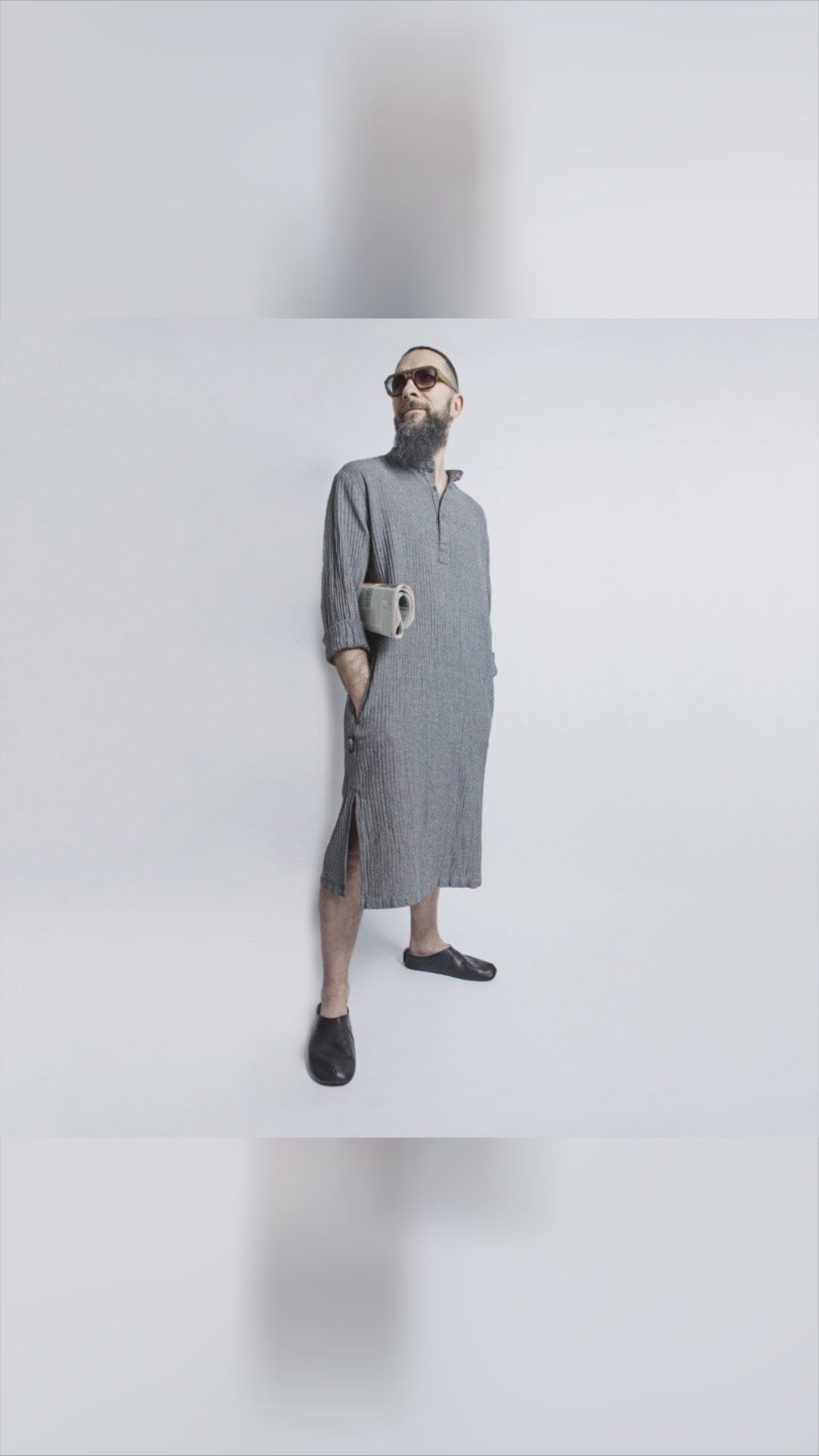 🕵️‍♂️ What makes a dress timeless? Discover the secret... Soft linen meets classic design with KOOSdisain. Merging tradition with a modern edge, it's your go-to for style-savvy moments. Feel the quality with every wear. From post-sauna relaxation to stepping out with confidence, this dress does it all. Elevate your wardrobe today—link in bio. KOOSdisain MensFashion EuropeanCraftsmanship