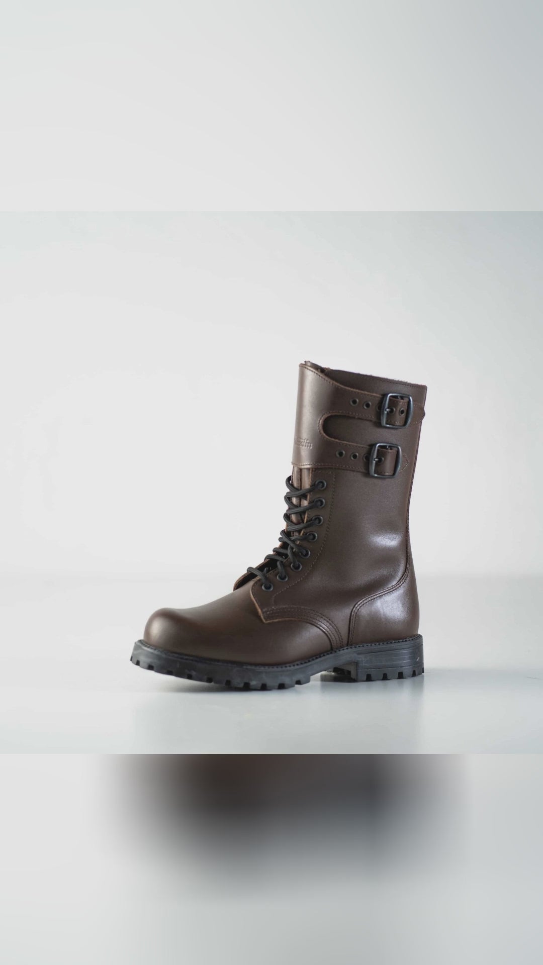 🎬 Cinematic leather #Boots. Built to last.




Unisex dark brown by #Samelin. Water‑repellent, comfy PU sole.
Runs large—size down (36–47). #MadeInEurope #LeatherBoots
Use code SOCIAL10 for 10% off.
Shop: https://nooredx.ee/products/791-aka-tarkovsky-boots-dark-brown