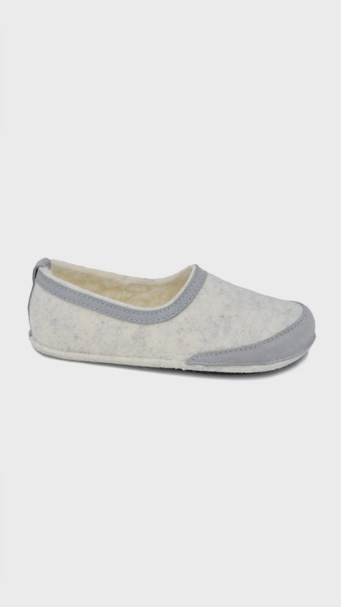 🐑 Want that barefoot feel with cloud-soft lambswool?

Handmade in Estonia by #Omaking. Wide toe, closed heel, flexible rubber sole. Sizes 36–43.

Use code SOCIAL10 for -10%.
Shop: https://nooredx.ee/products/barefoot-indoor-slippers-with-lambswool

#NooredX #Slippers #MadeInEurope #Europe #YoungFashion