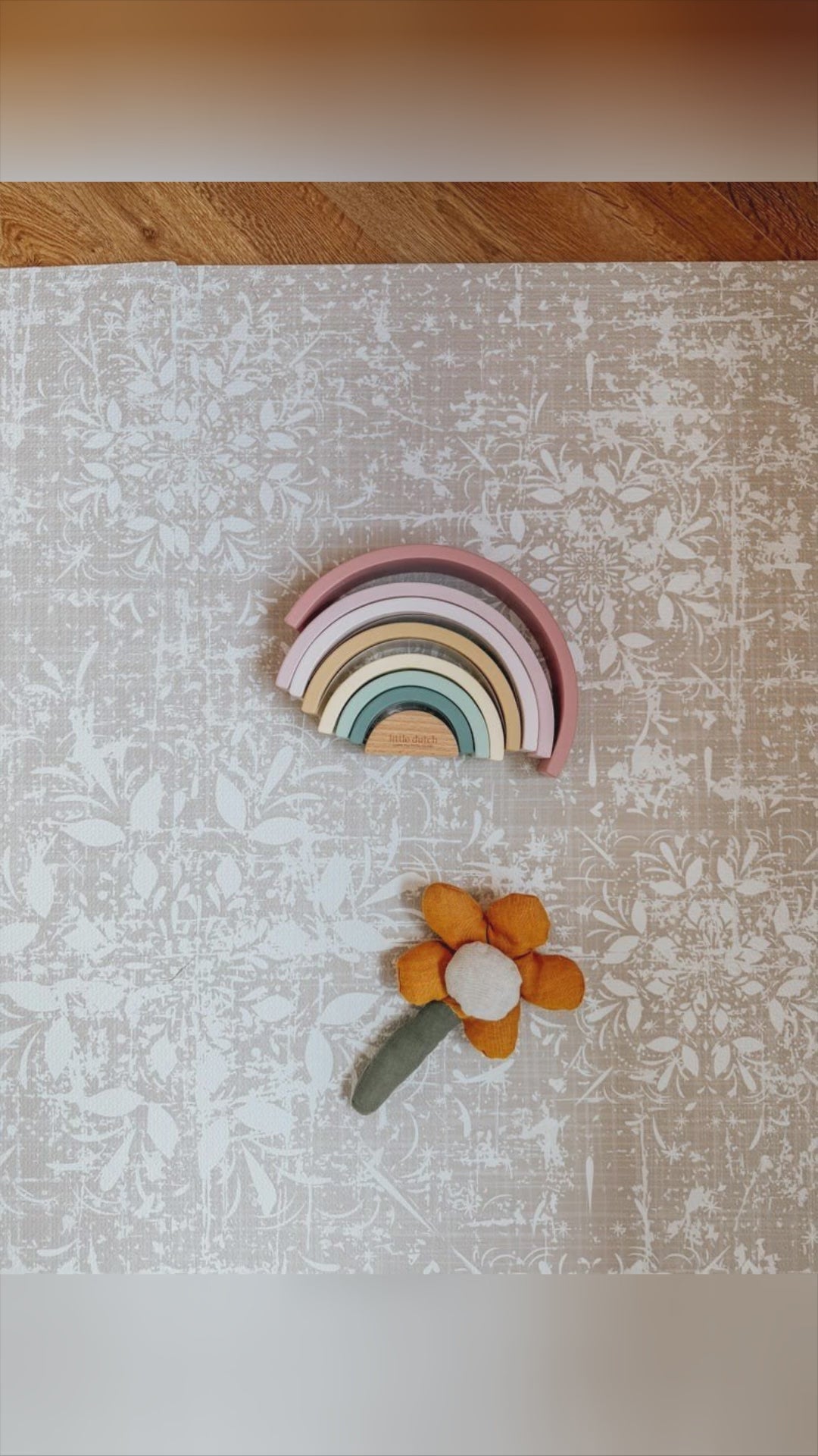 ✨ Can a playmat be a style icon? Discover the OLYA KIDS Foam Puzzle Playmat in Vintage Beige. Elegance meets fun, with a floral touch that rivals Persian rugs. Lucky kiddos get this soft, intricate spot for endless play. European design means stylish, safe, and oh-so-chic for any nursery. PS: It's expandable! Ready for a nursery upgrade? Dive into the magic—link in bio. OLYAKIDS NewArrivals KidsStyle