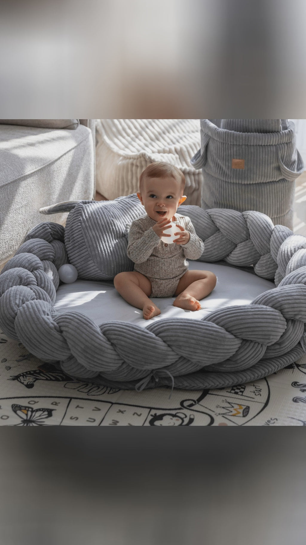 🍼 Soft, secure, and super cozy. Meet the MeowBaby Baby Nest and Play Mat with a braided bumper for safer chill and play. 100 cm mat, OEKO-TEX cotton, hypoallergenic fill. Hand-sewn in Poland. SOCIAL10 gets 10% off. Shop: https://nooredx.ee/products/baby-nest-play-mat-with-crib-bumper-braid-grey NooredX MadeInEurope BabyEssentials
