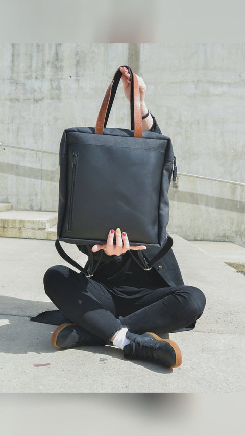 🎒 Commute-proof, travel-tough.

Water‑repellent, anti-theft YKK zip, dual handles. Fits 14″ laptop. #MadeInEurope #Omaking

SOCIAL10 = 10% off
Shop: https://nooredx.ee/products/stockholm-backpack-purple-black
#NooredX #Europe #LaptopBackpack