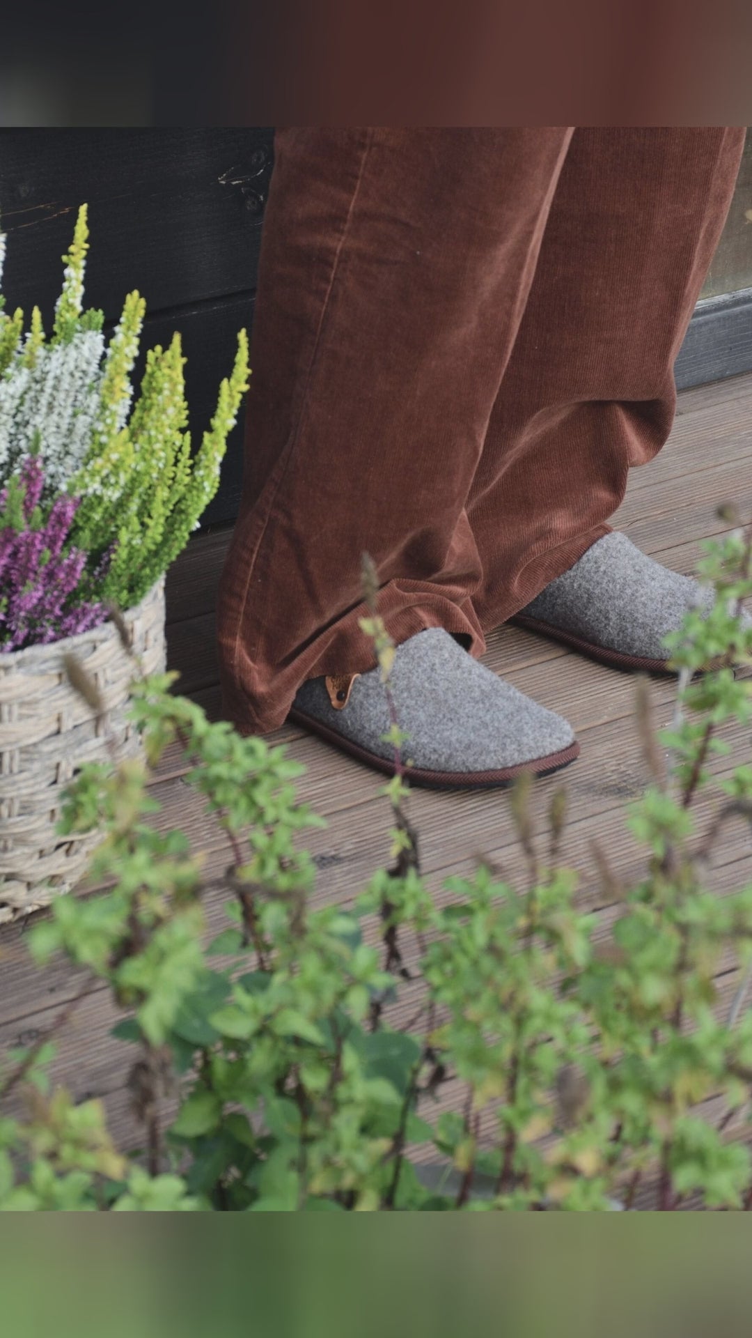 🧶 Breathable wool comfort that steps outside?



Meet Nursi by Omaking: felted sheep’s wool that’s soft, warm, never stuffy. Durable 4mm EVA sole for kitchen tiles, garden runs, and quick coffee trips.

Higher-arch friendly, handmade in Europe since 1927. Feels great with socks or bare feet.

Slide in now, link in bio. Use SOCIAL10 and save this for home-to-street days #Omaking #Slippers #NewArrivals