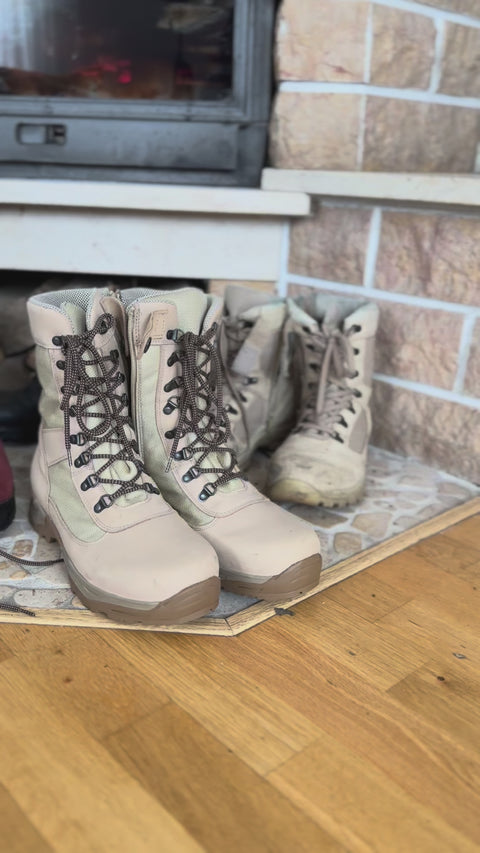 🔥 Fireside feel. Street-ready grit.

Samelin 598 Desert Boots 2.0 Zipper. Water-repellent nubuck, grippy sole, side zip. Runs large—size down. 36–48.

SOCIAL10 = 10% off
https://nooredx.ee/products/598-desert-boots-2-0-zipper

#NooredX #Samelin #Boots #MadeInEurope #Europe #YoungFashion