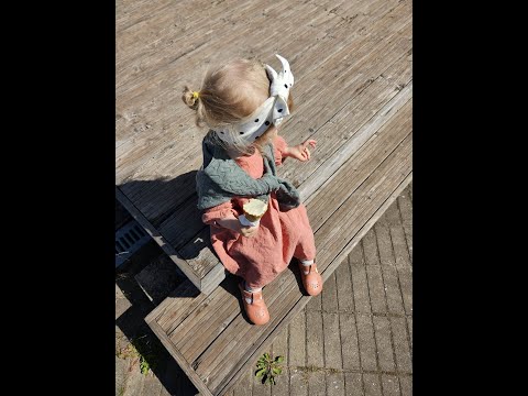 👶 Ready for first steps? Omaking Mutsu Coral slippers are comfy and stylish for your little one. 🌍 They support every move with a wide toe box and soft leather. Perfect for playtime or adventures. Explore sizes 18-26! ➡️ https://nooredx.eu/products/kids-slippers-mutsu-coral Omaking KidsSlippers