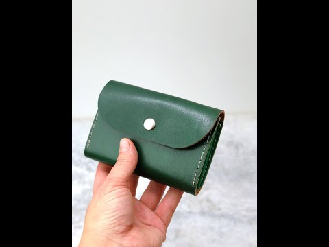 🌿 Elevate your style with the FRIDAY Wallet by TOKSVISOKS in new green! Compact, recycled, and oh-so-chic. Organize & shine! Wallets SustainableFashion ➡️ https://nooredx.eu/products/friday-wallet-new-green EverydayStyle GreenWallet Europe NordicStyle
