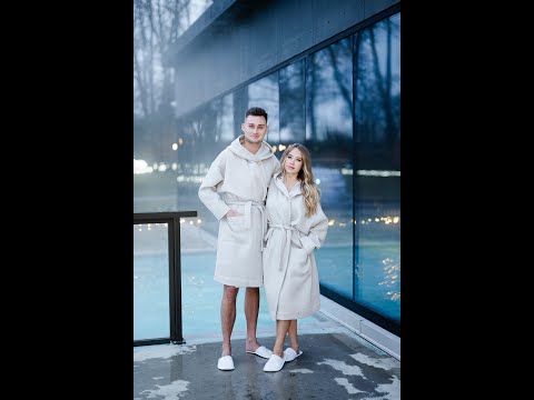 🛁 Elevate your loungewear game with our hooded waffle robe! Perfect for relaxation—whether you're lounging at home or escaping to a spa. This unisex robe, crafted with 100% OEKO-TEX certified cotton, promises a soft embrace. Ever wonder what it feels like to wear a cloud? Try it and find out. Hand-made in Estonia for a touch of European quality. 🌿 Ready to indulge? See the blend of comfort and style in our RÄTT collection. Discover the experience; link in bio.