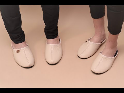 🥿 Ever tried to feel elegance beneath your feet? Step into the soft embrace of our Leather Slippers Sänna—where comfort meets timeless style. Perfect for lazy mornings or chic indoor afternoons. Handmade in Estonia, these leather beauties boast a smooth finish and durable rubber sole. Whether for him or her, they promise European quality with every step. Ready to indulge in your new cozy favorite? Discover more via the link in bio. Elevate your indoor moments today with OmaKing! Slippers Omakin