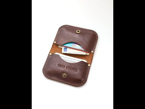 🚀 Curious about the secret to sleek style? Discover the TOKSVISOKS SUNDAY Wallet in sumptuous marble brown. Perfect for those who value elegance over excess. This handmade beauty from Lithuania organizes your daily hustle with flair. Imagine the soft, refined touch of leather every time you reach for a card. It's compact, classy, and truly European chic. Ready to hold your essentials and secrets alike. Your new style staple awaits. Check the link in bio to explore more. walletlove newarrivals