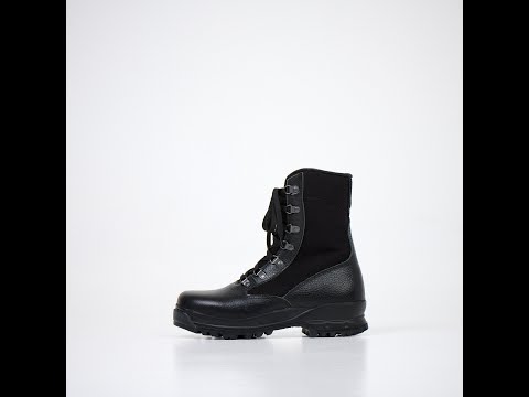 ✨ Ready to elevate your urban adventure? These Samelin 598 Desert Boots are crafted for the relentless explorer. Built tough with water-repellent leather and a Vibram sole, they tackle wild terrains and city streets alike. Made in Europe, these are more than just boots—they're your bestseller companion for every journey. Chic yet sturdy, they redefine rugged elegance. Step with confidence. Step in Samelin. See where they take you next! Save for your next adventure. Explore the full range: link i