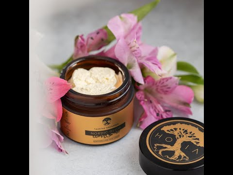 🌼 Ever wondered how the Nordics achieve that timeless glow? Discover HOIA's NordicGlow face cream: a serene blend of nature's finest. Curious about its secret? It's all in the nature—vitamins, essential oils, and a sprinkle of Estonian magic. Perfect for skin that loves the wild yet craves gentle caress. Want to feel it on your skin? You're just a click away; link in bio. Experience HOIAluxury made for Europe. SkincareEssentials