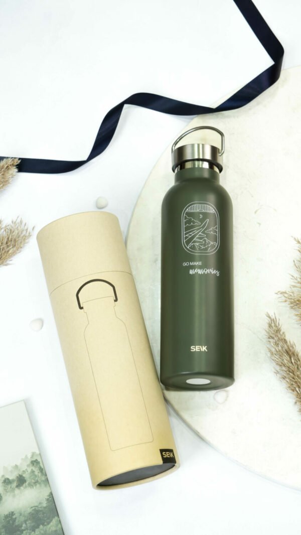 2. SEIK green water bottle thermos with eco-friendly packaging, displayed on a white surface