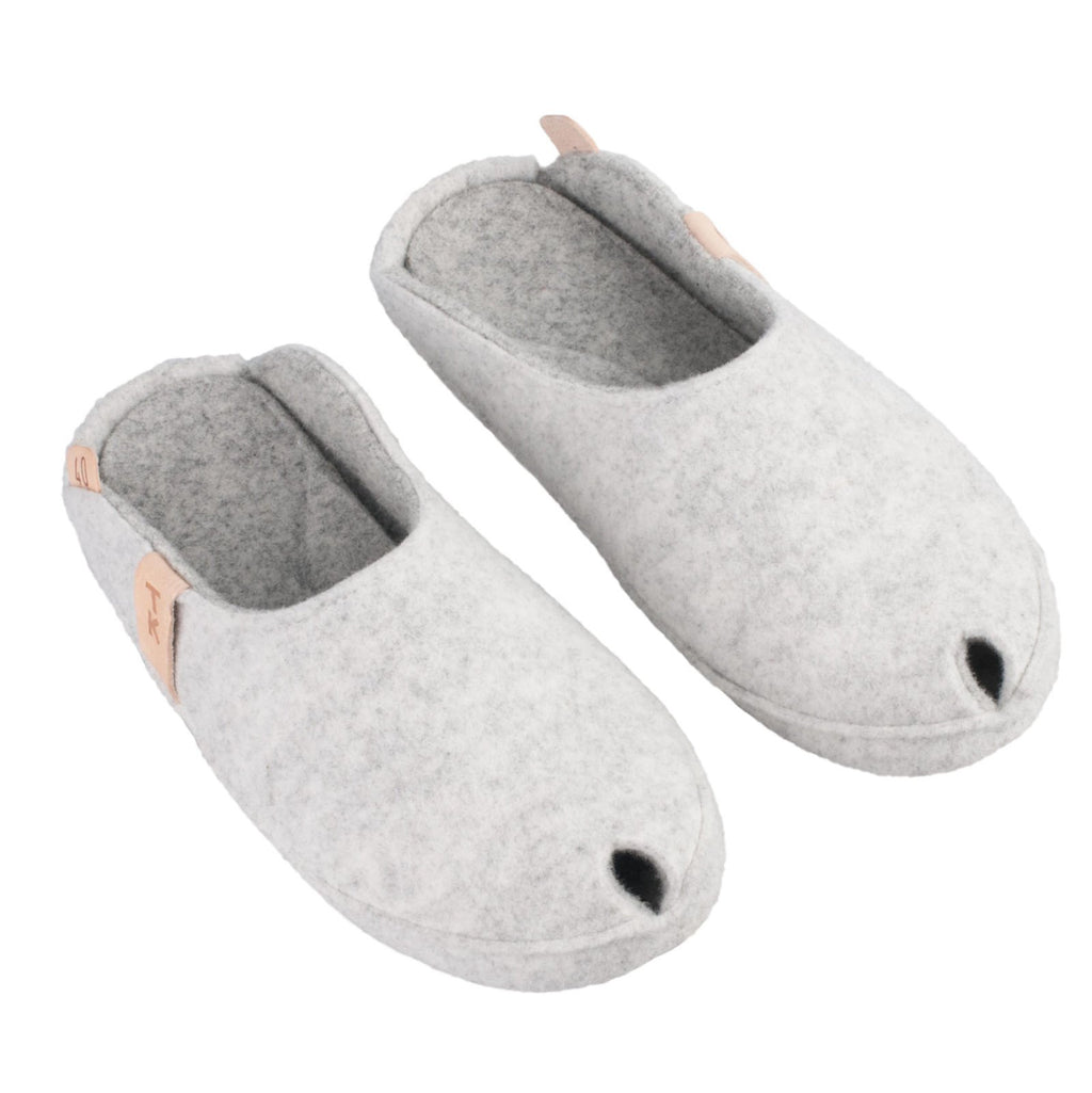 2. Studio image of TOKU Brussels Slippers in white, made from natural lambswool felt with arch support