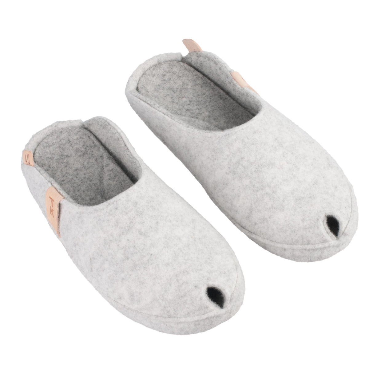 2. Studio image of TOKU Brussels Slippers in white, made from natural lambswool felt with arch support