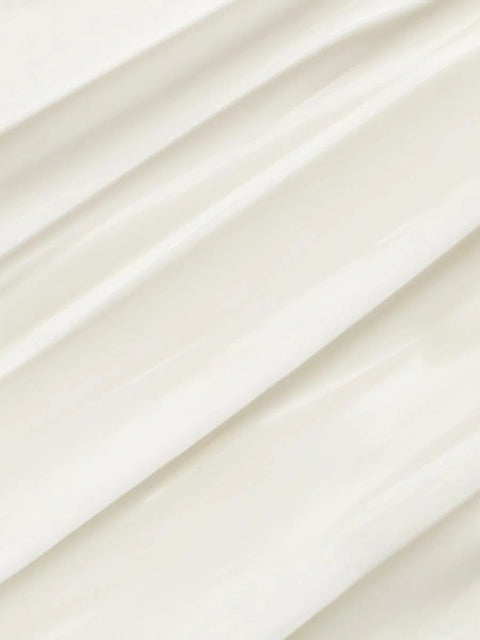 4. Texture of Magrada Organic Cosmetics rhubarb hair mask, creamy and smooth