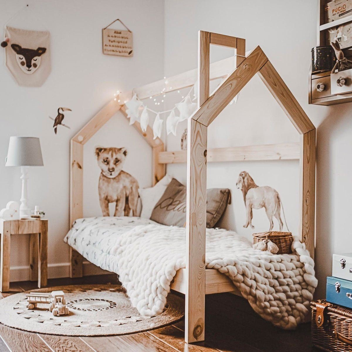 2. Child's room with Savanna Wonderland wallstickers of lion cub and giraffe on wooden bed frame