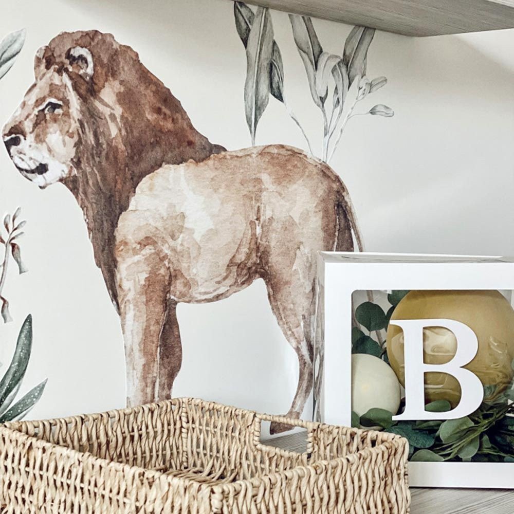 11. Close-up of Savanna Wonderland wallsticker featuring lion with botanical accents