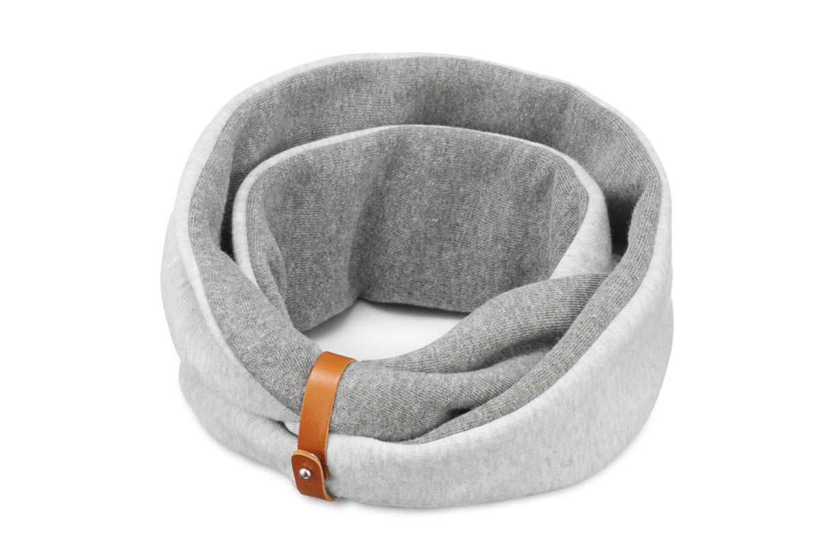 2. Labbvenn Simo neck warmer in light and dark melange with elegant leather belt, made of 80% cotton and 20% polyester, shown in a studio setting highlighting its cozy and stylish design for dogs.