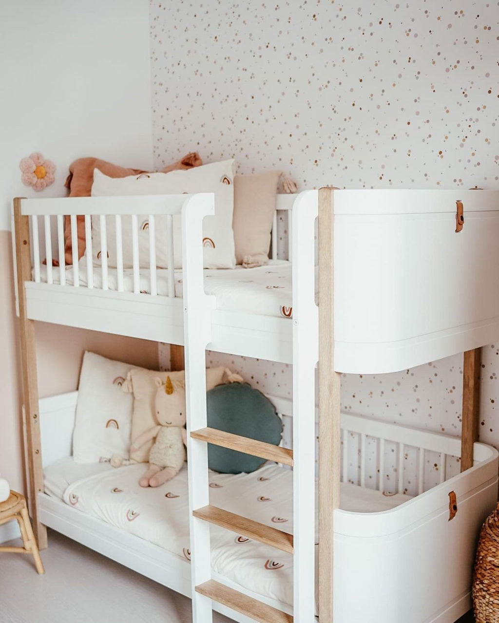 1. Cozy children's room with bunk bed and Dekornik Simple Dots Minimini wallpaper in cinnamon and powder pink