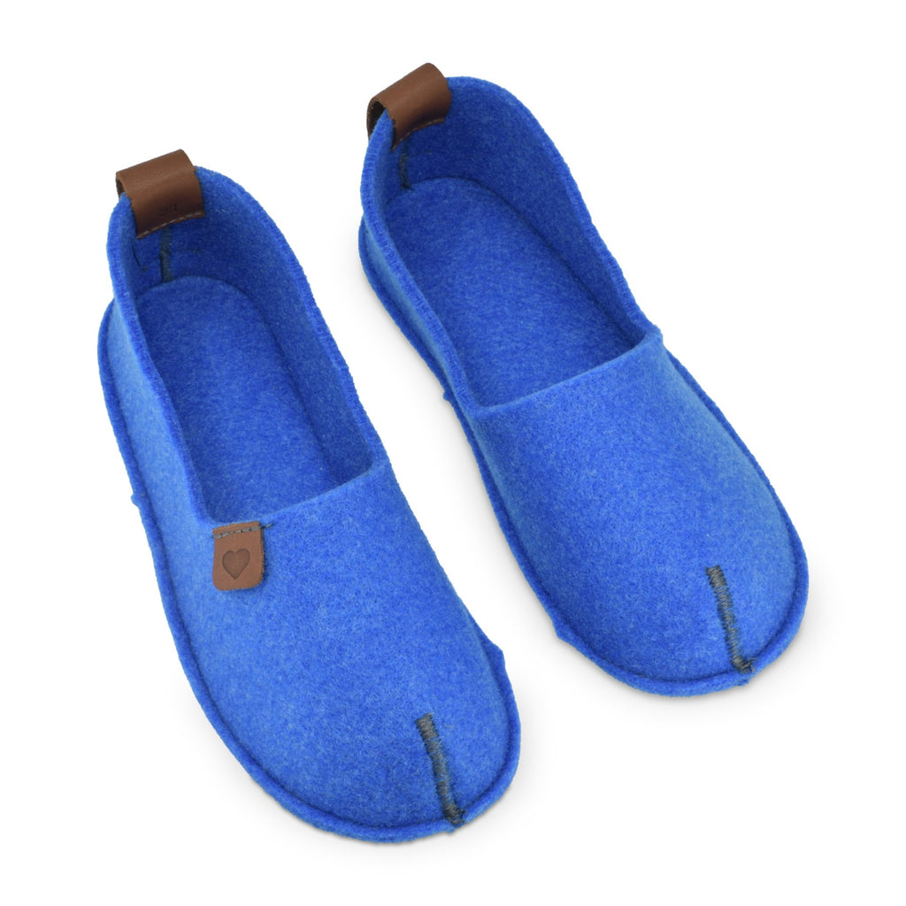 3. Top view of blue Öko-Toku slippers by Omaking, highlighting eco-friendly felt material