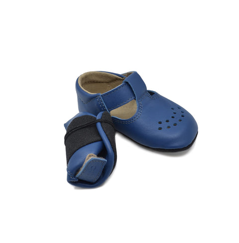 3. Studio shot of Omaking Mutsu blue kids' slippers with Velcro fastener and air holes