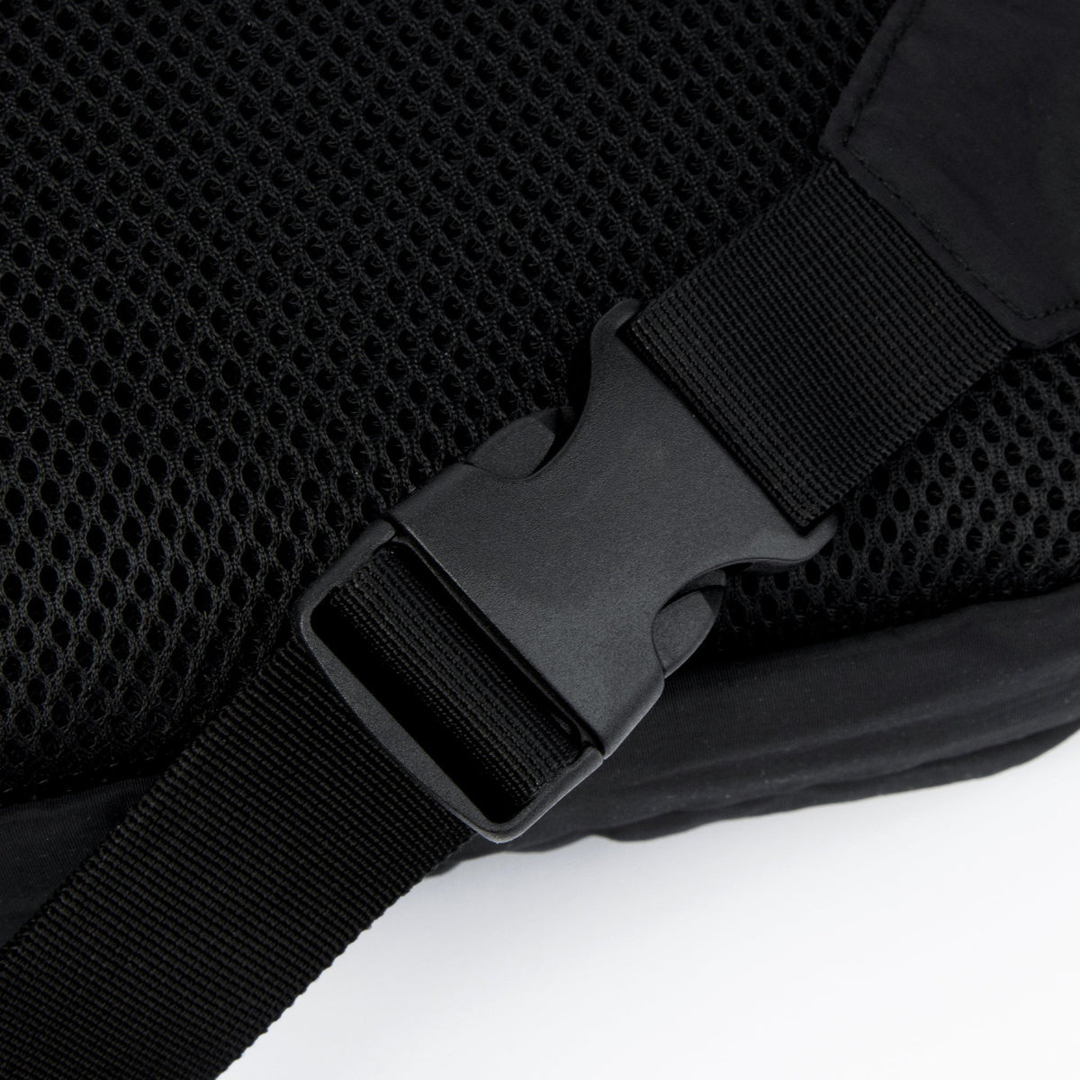 2. Close-up of adjustable strap and buckle on black Stinky Retro Waist Bag by Moomin