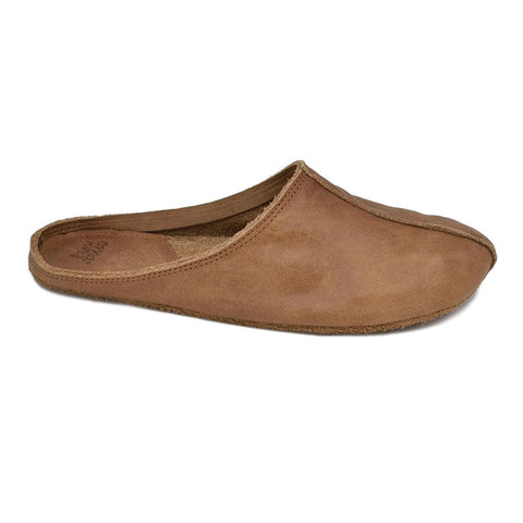 2. Side view of unisex brown Sulbi recycled slippers by Omaking, highlighting smooth leather upper and minimalist design
