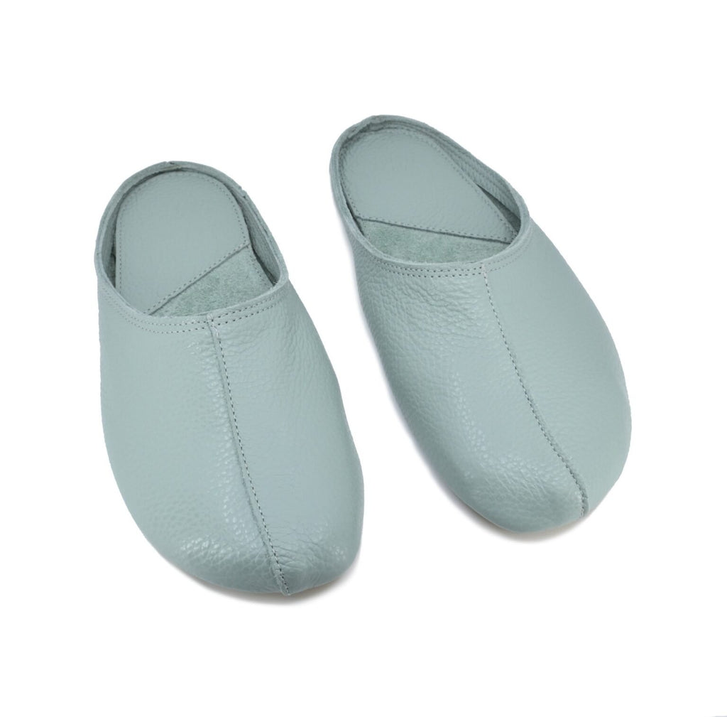 4. Close-up of mint Sulbi slippers by Omaking, emphasizing soft leather texture and seamless design