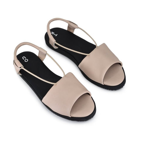 5. Studio shot of women's nude TOKU Berlin sandals by Omaking, top view showing ergonomic insole and leather material