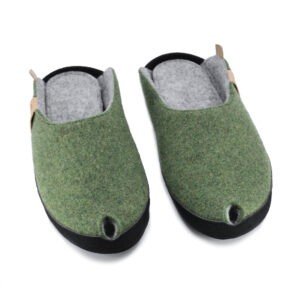 4. Top view of unisex TOKU Brussels Slippers in moss green, showing the natural lambswool felt and black sole