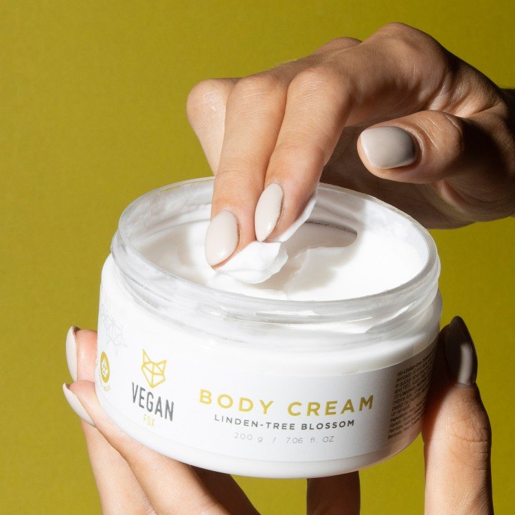 5. Flat lay of Vegan Fox Linden-Tree Blossom Body Cream with natural ingredients like avocado and aloe vera