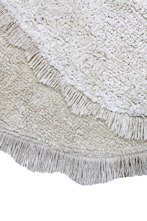 3. Close-up of natural-colored fringes on the edge of the snail-shaped rug