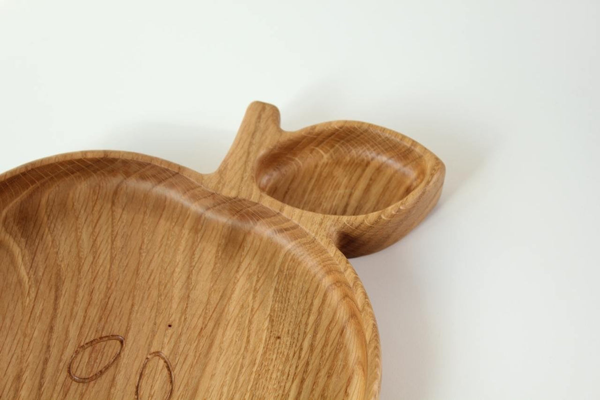 7. Close-up of the top section of the wooden apple-shaped plate for kids, showing the leaf detail and smooth finish