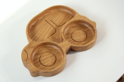 1. Handmade wooden car-shaped plate for kids made from oak, featuring two circular compartments, shown on a white background