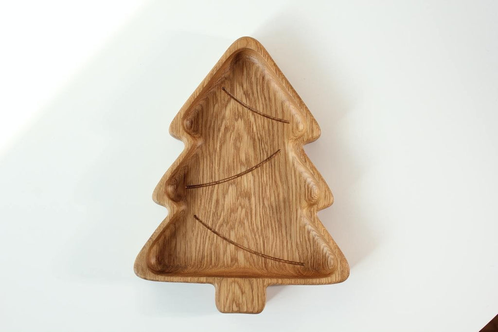 6. Top view of a wooden Christmas tree-shaped plate, highlighting the detailed grain and smooth finish