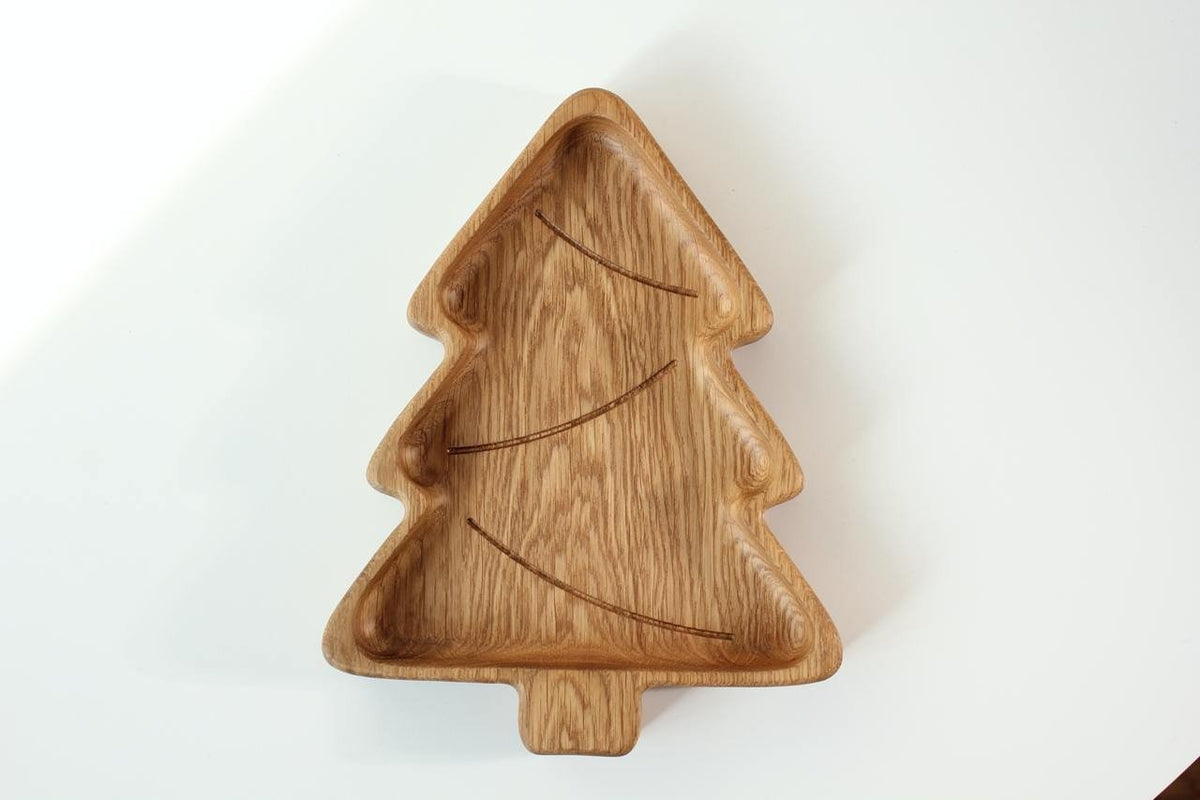 6. Top view of a wooden Christmas tree-shaped plate, highlighting the detailed grain and smooth finish