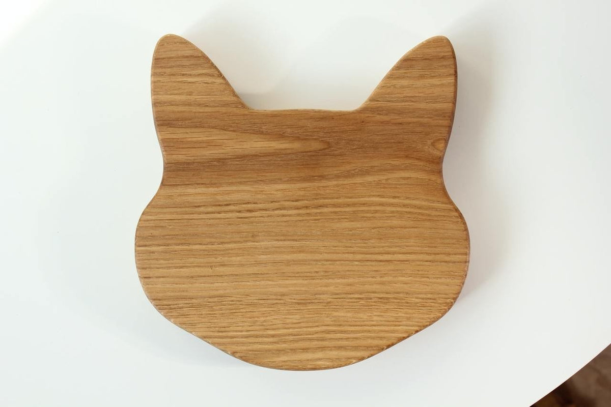 3. Back view of corgi-shaped wooden plate for kids, showing smooth oak or ash wood finish, on a white background.