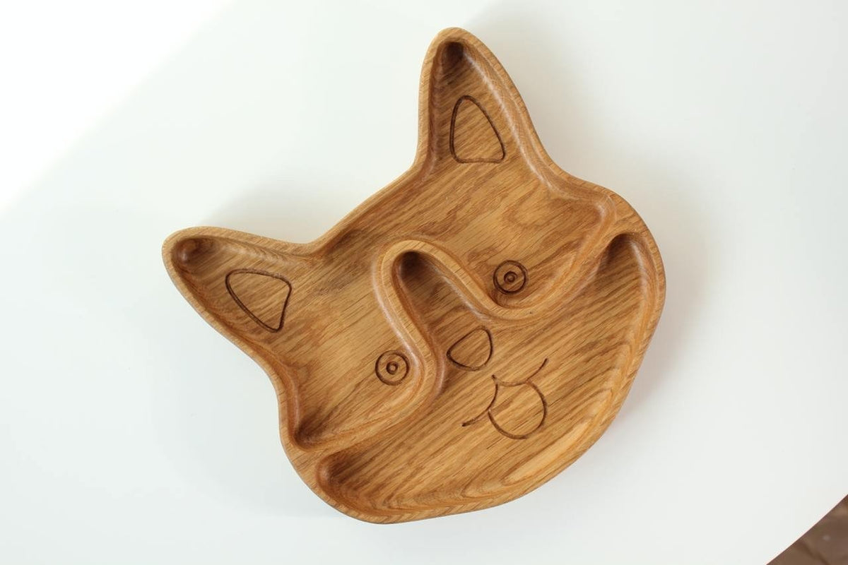 1. Handmade wooden plate for kids shaped like a corgi with two sectors, made from oak or ash, shown on a white background.
